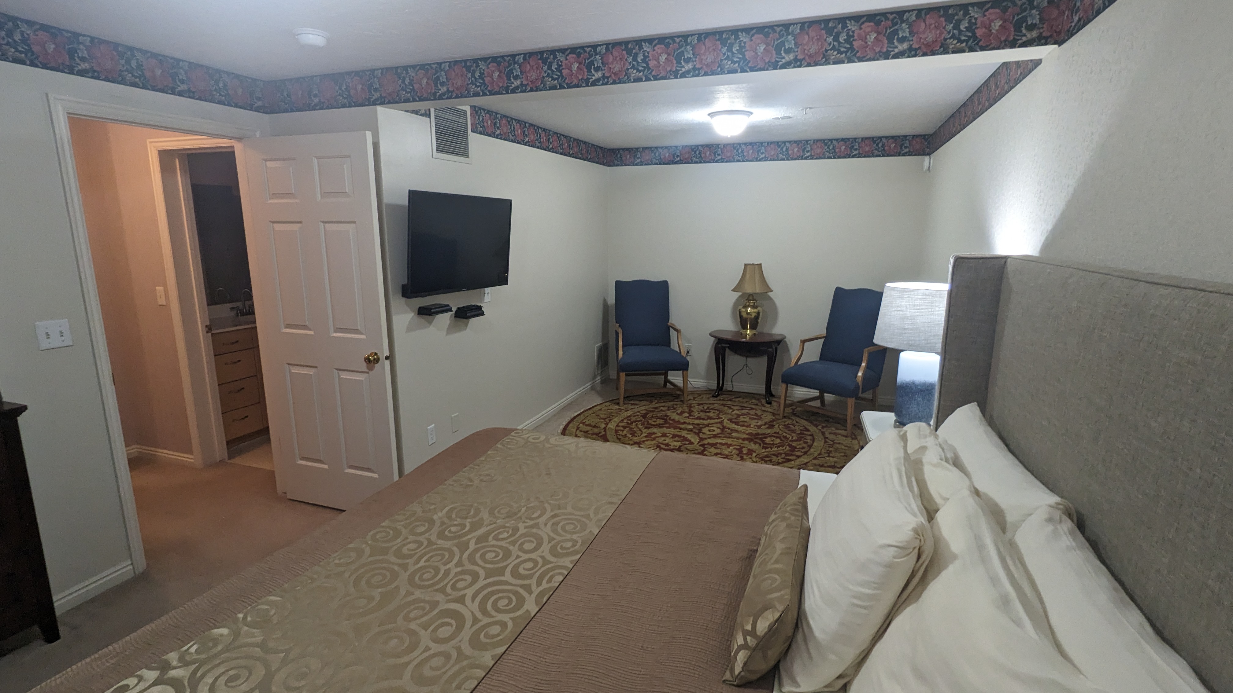 room detail thumbnail 1