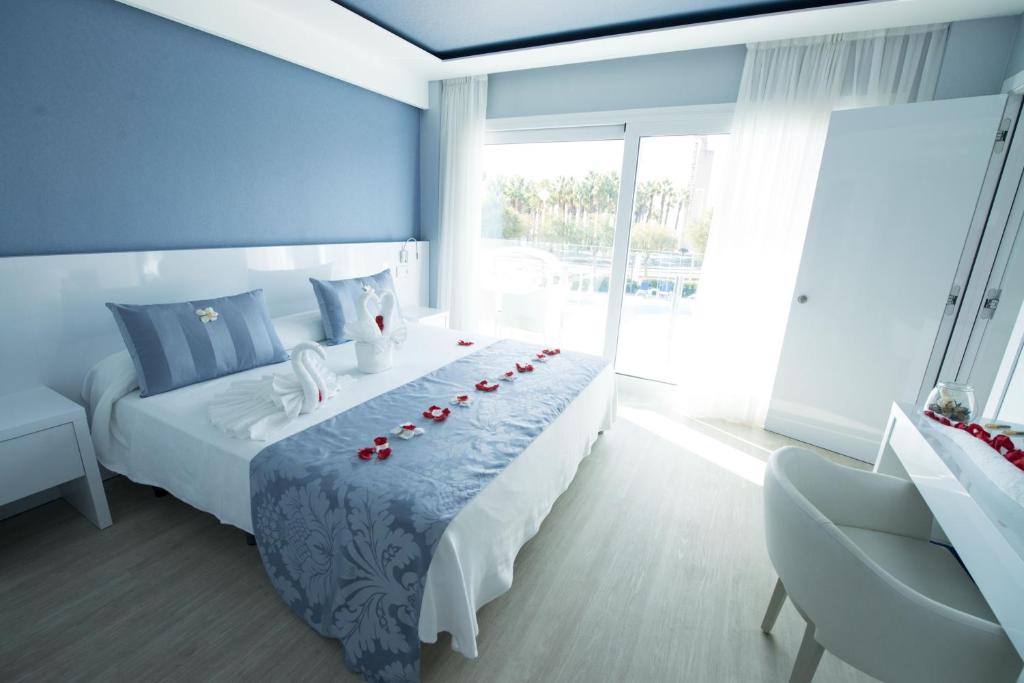 room detail thumbnail 2