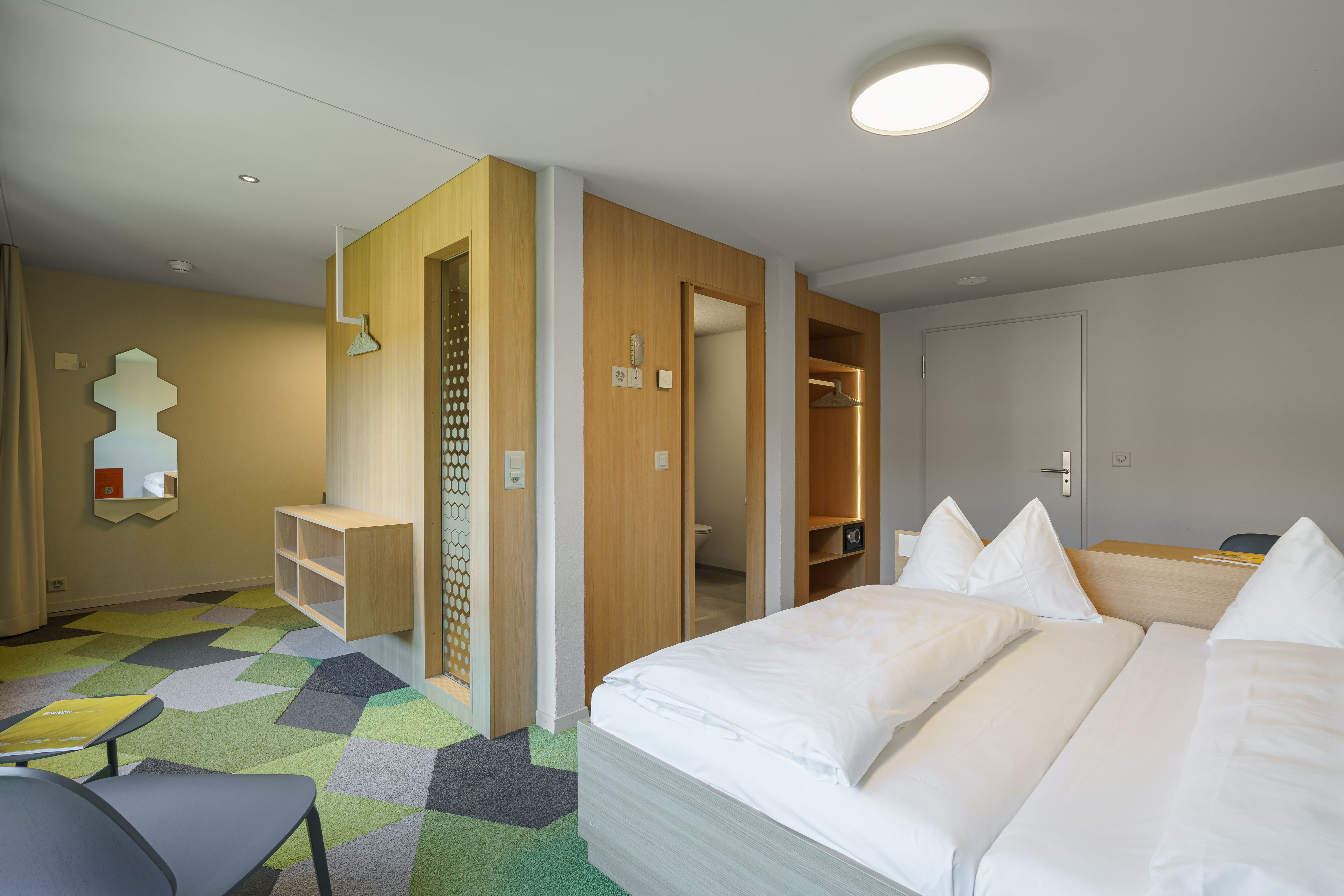 room detail thumbnail 2