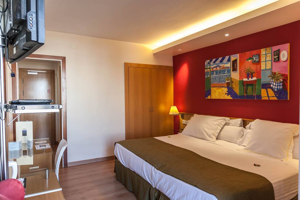 room detail thumbnail 2