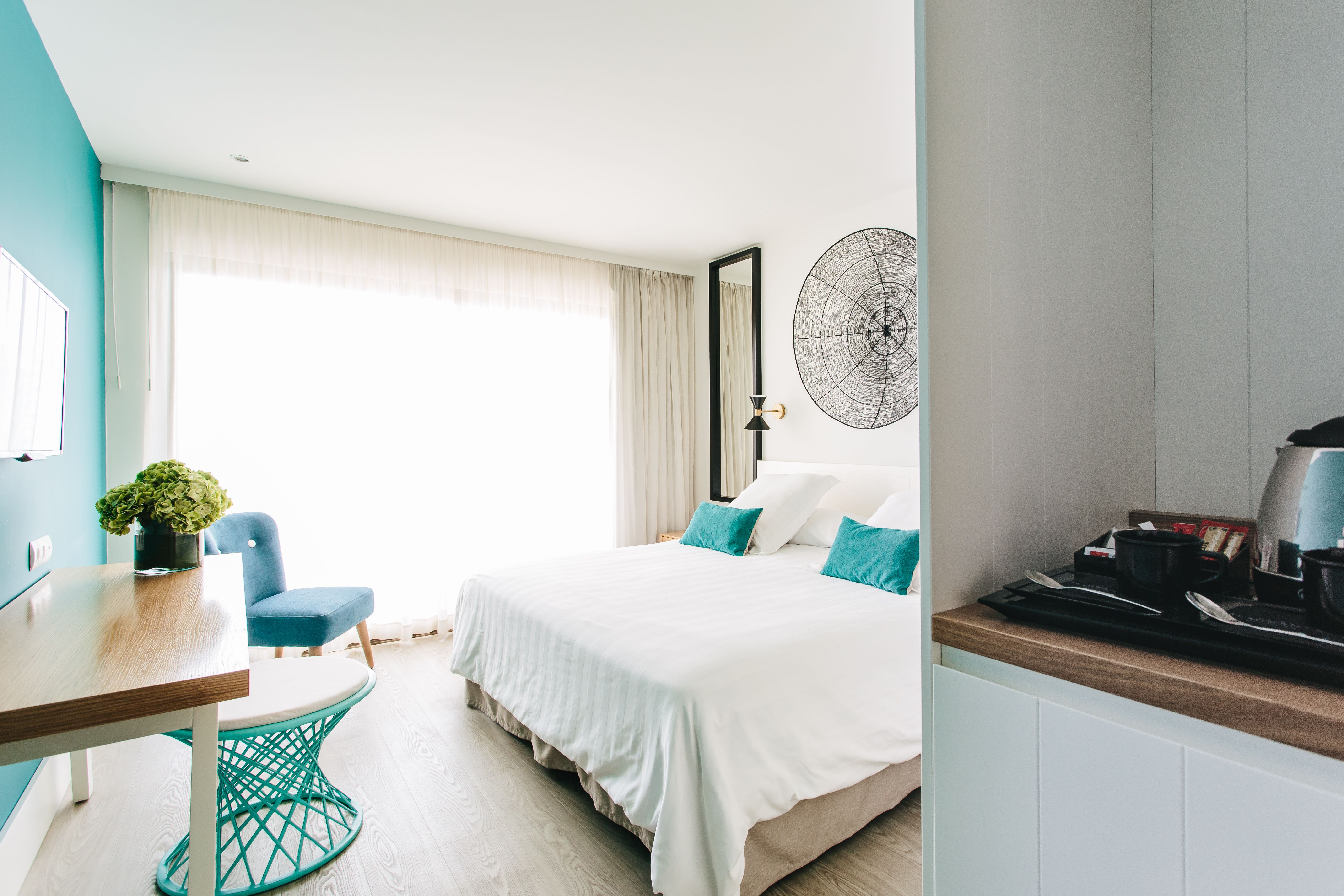 Doppel- oder zweibettzimmer mit seitlichem meerblick