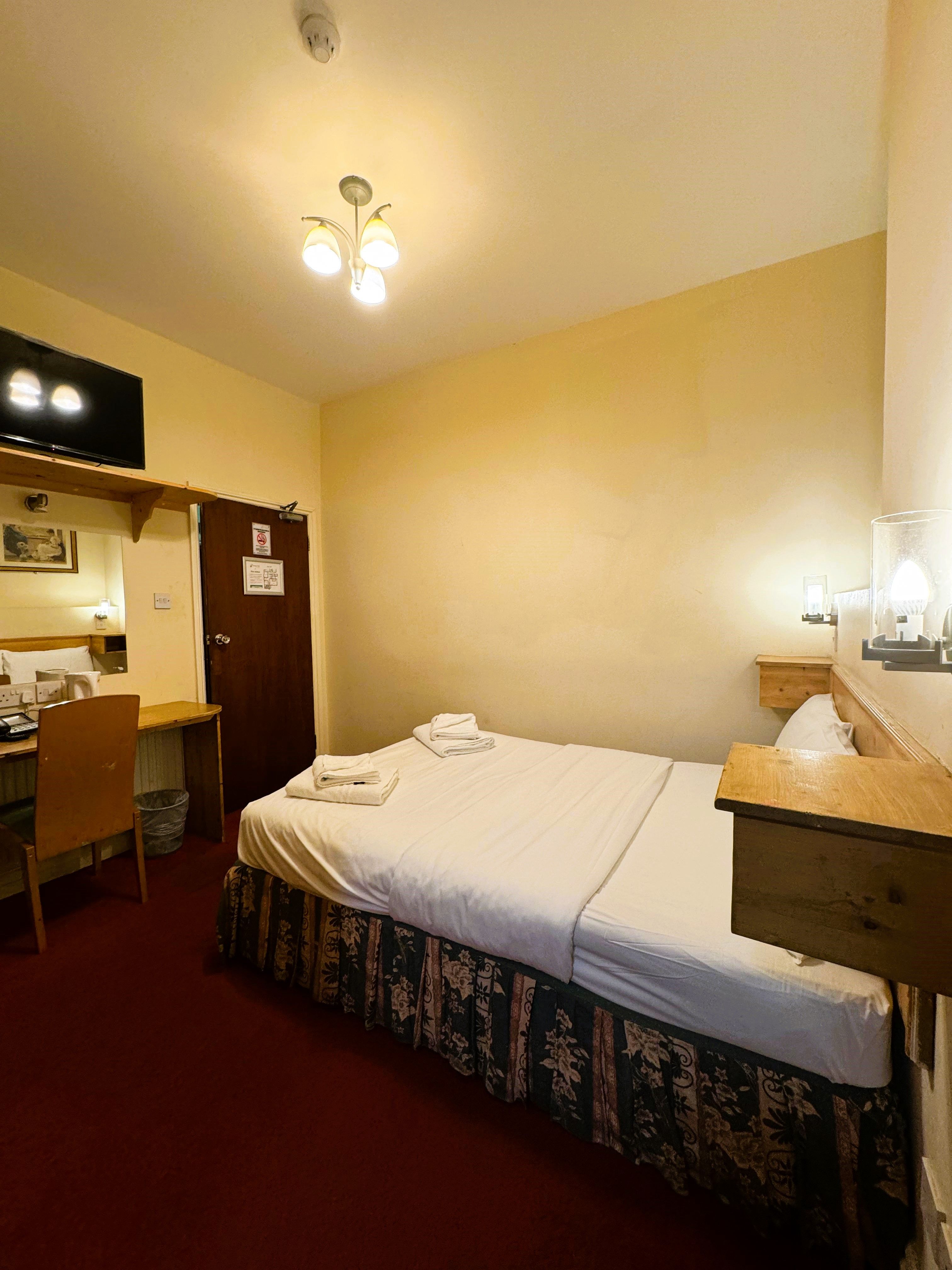 room detail thumbnail 2