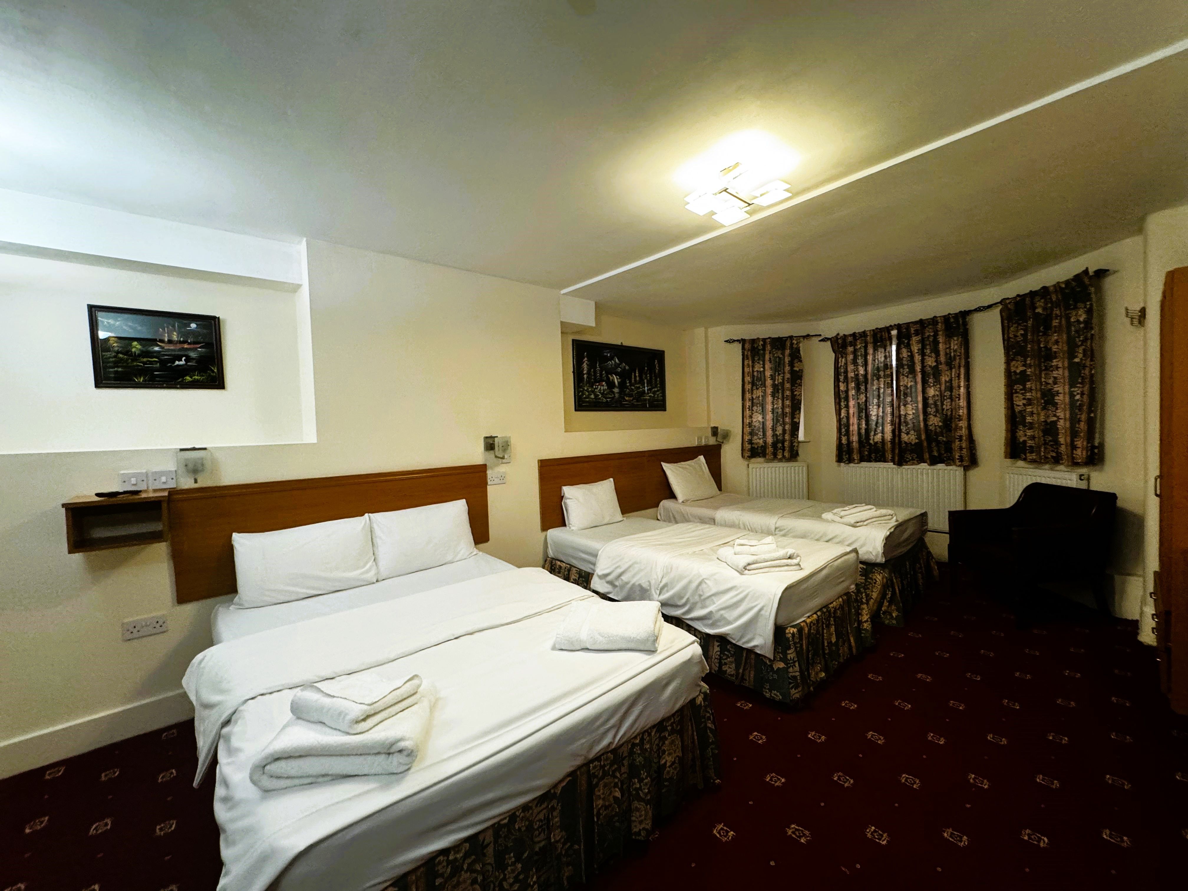 room detail thumbnail 2