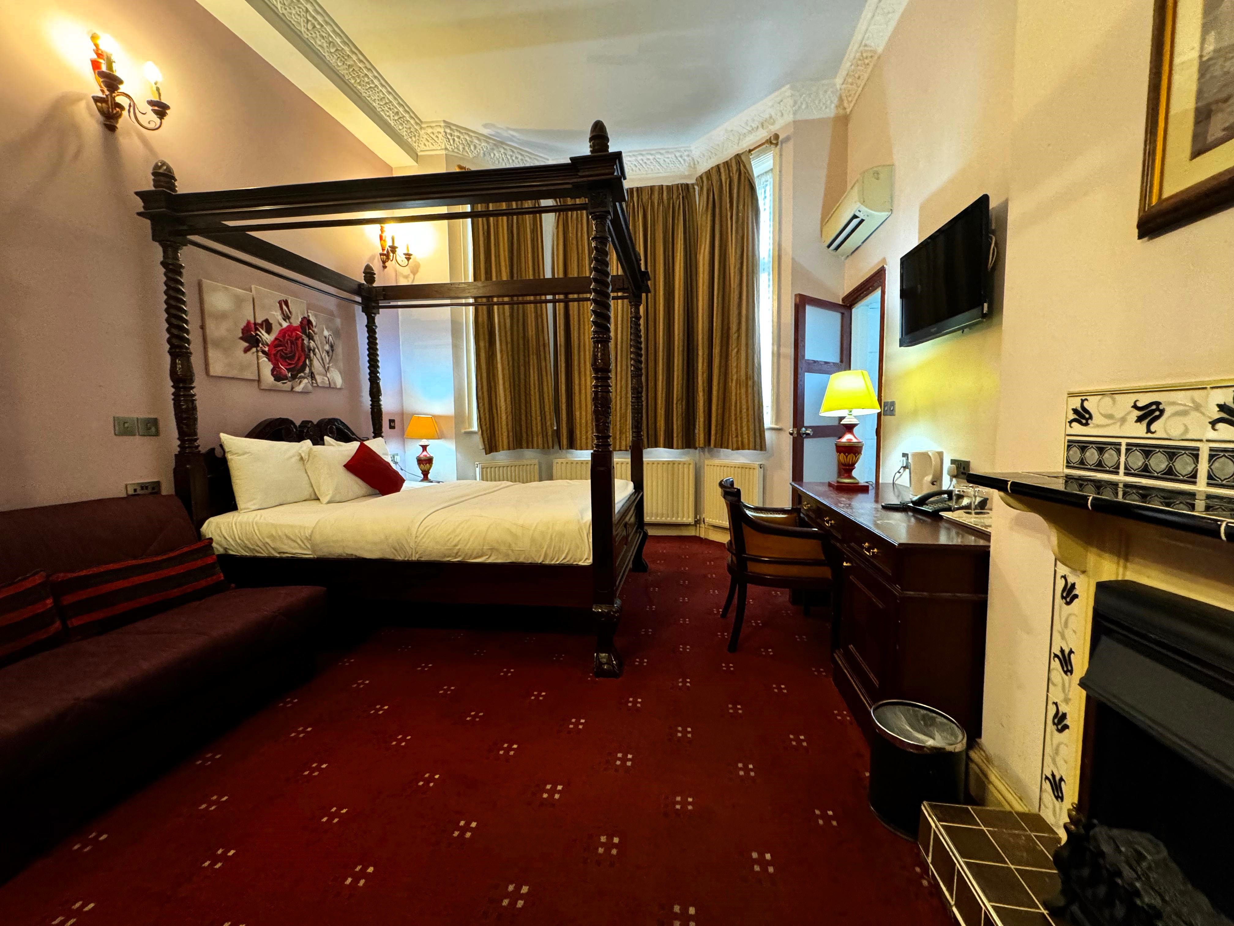 room detail thumbnail 2