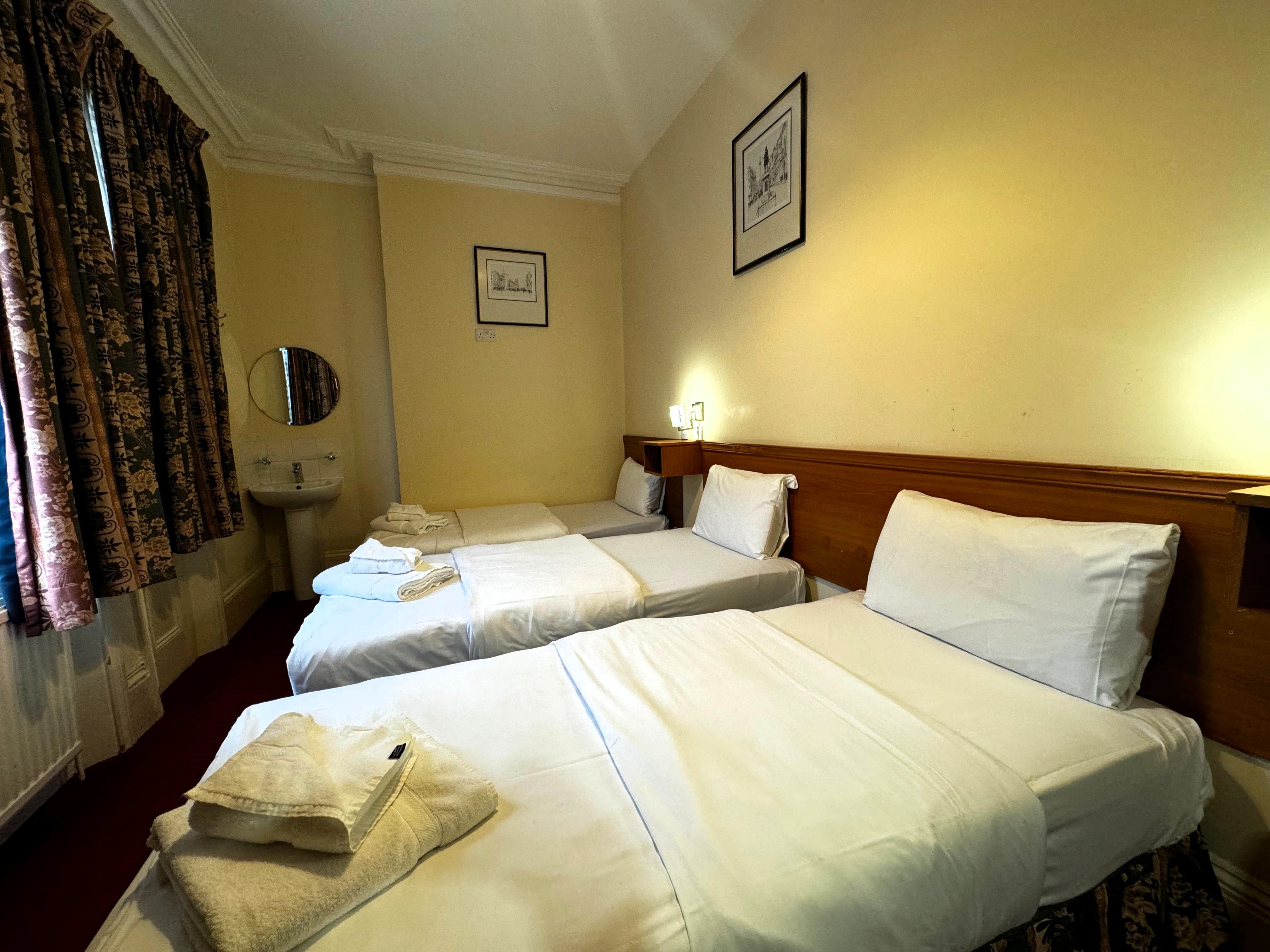 room detail thumbnail 2