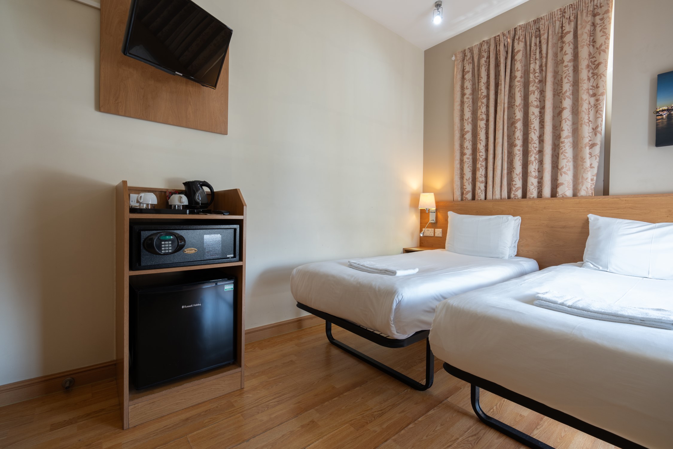 room detail thumbnail 2