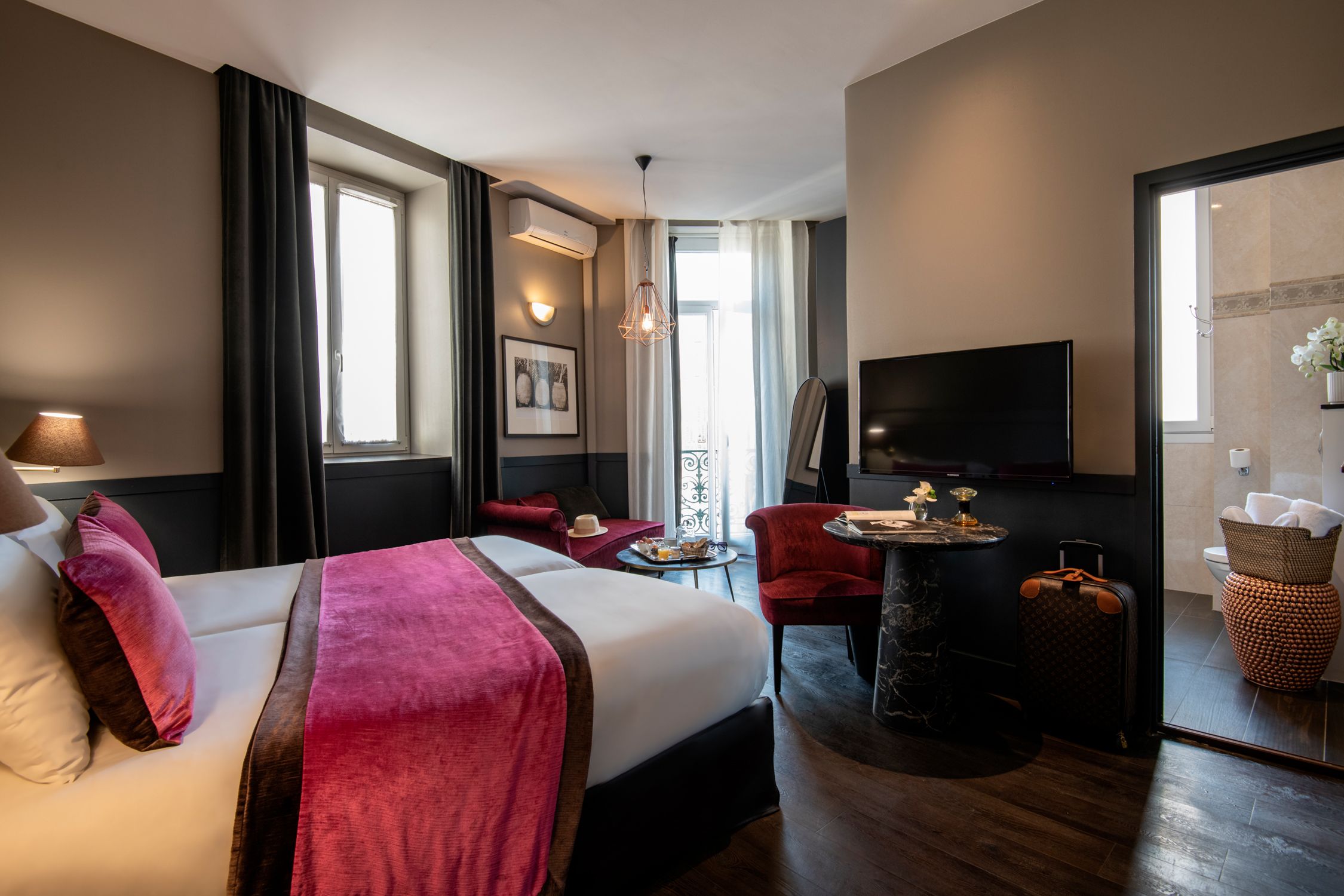 room detail thumbnail 0