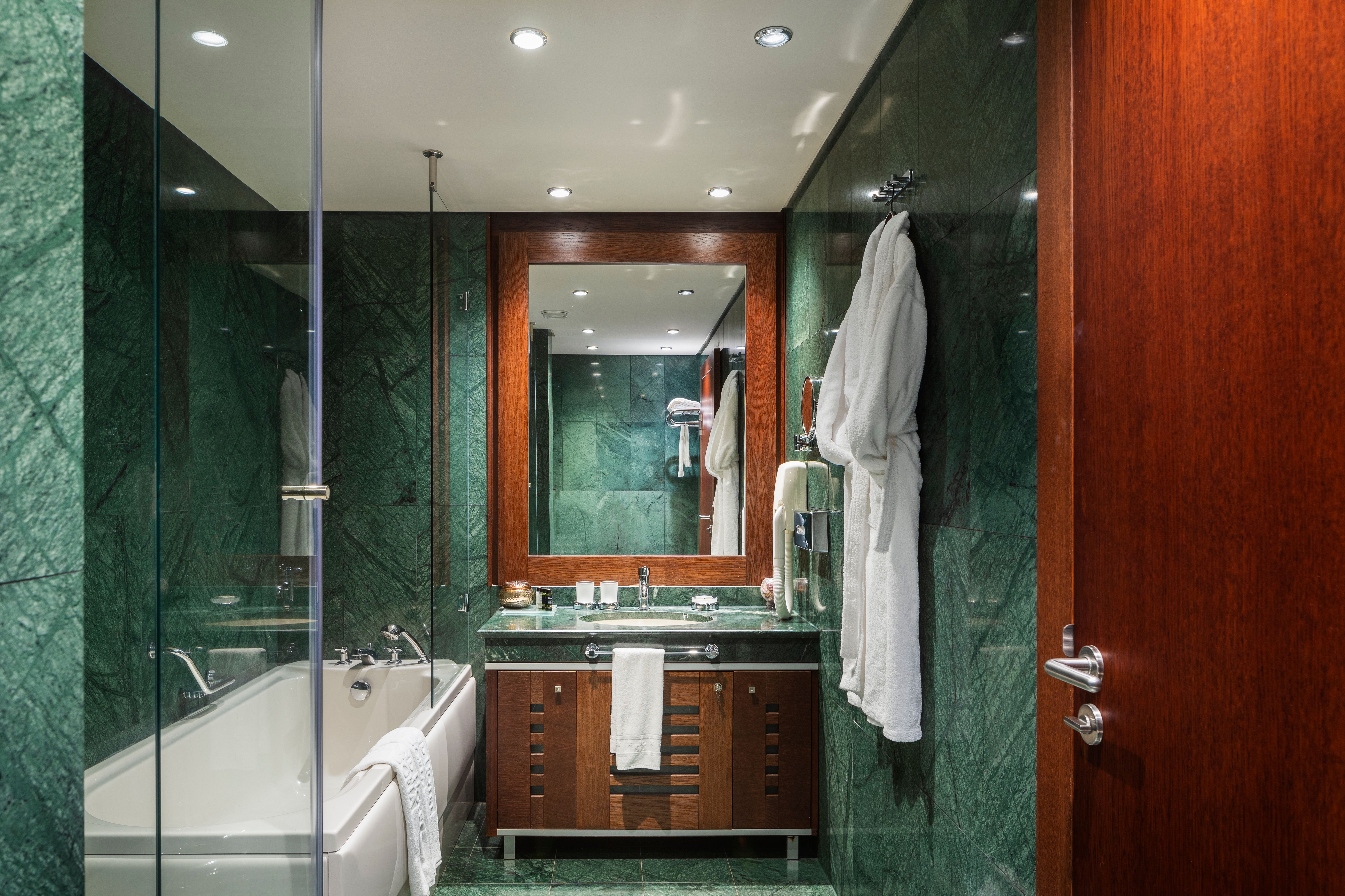 room detail thumbnail 1