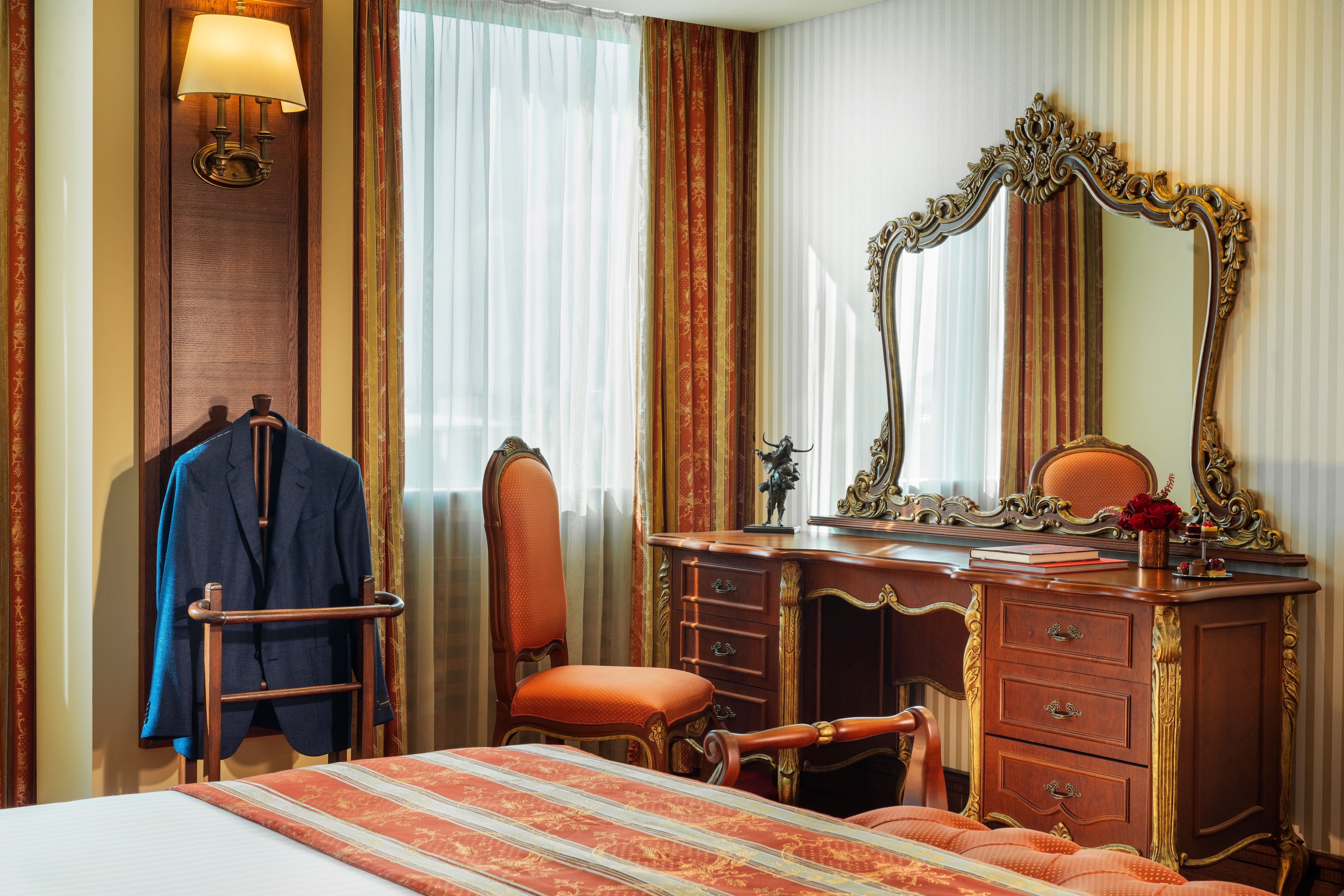 room detail thumbnail 2