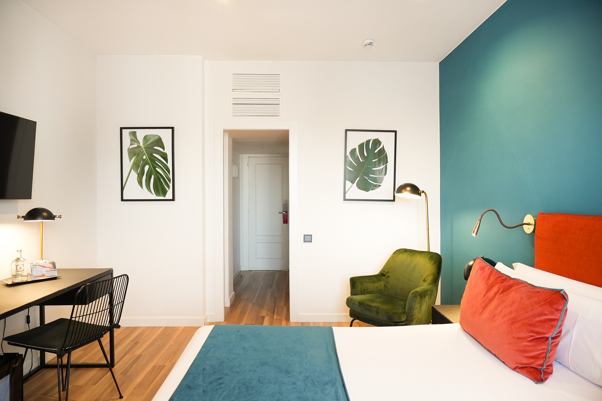 room detail thumbnail 1