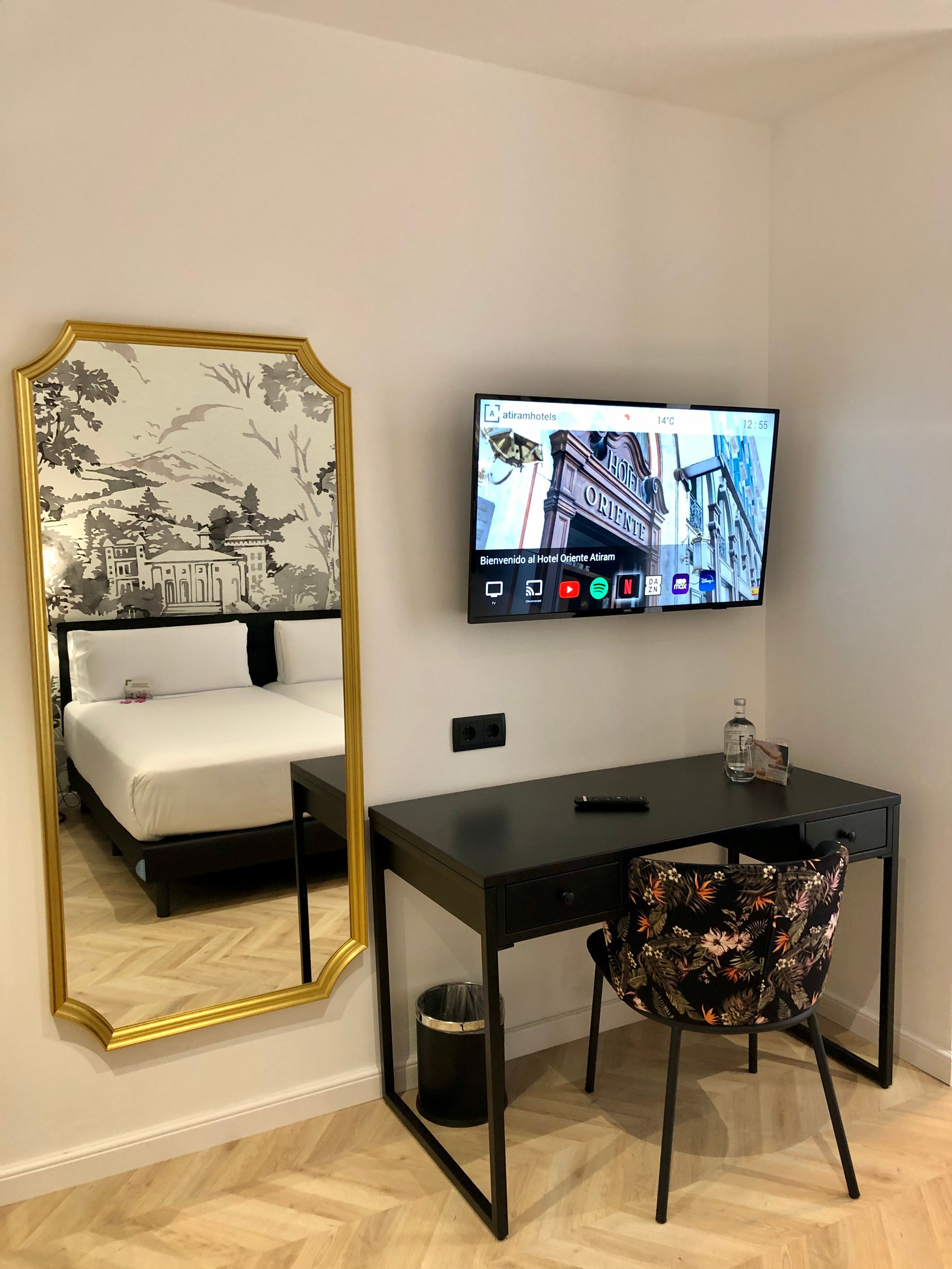 room detail thumbnail 2