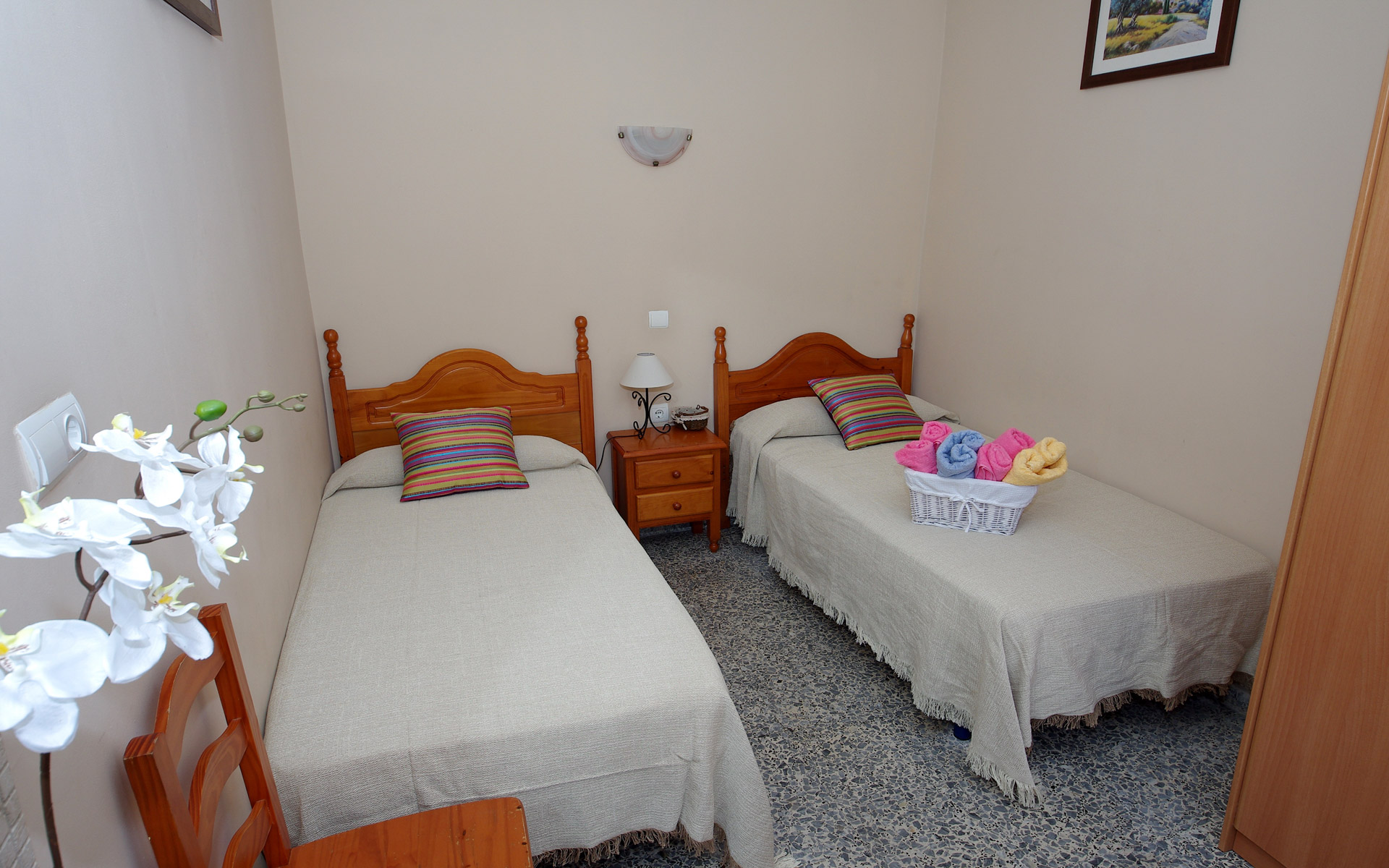 Double or twin room with shared bathroom