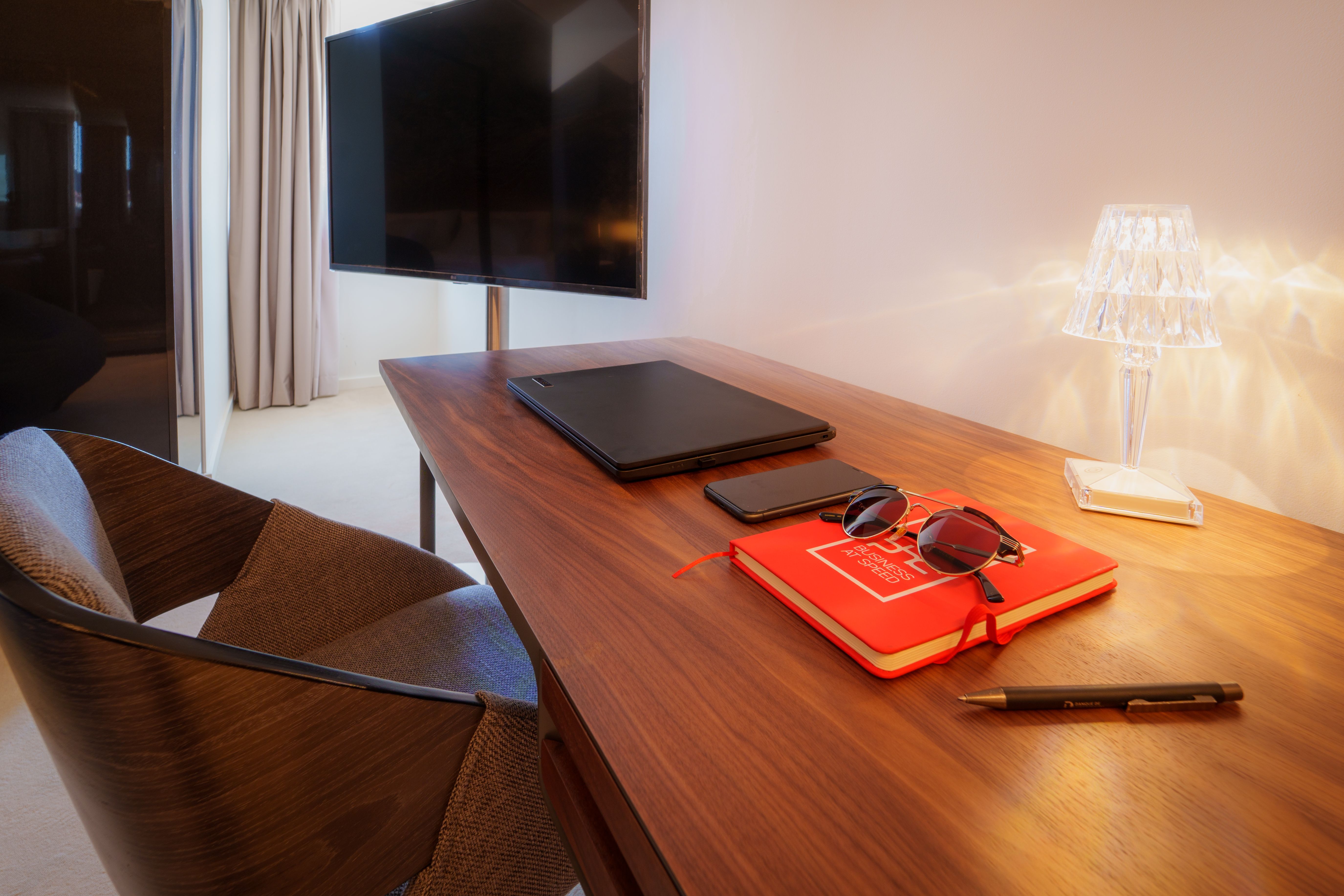 room detail thumbnail 2