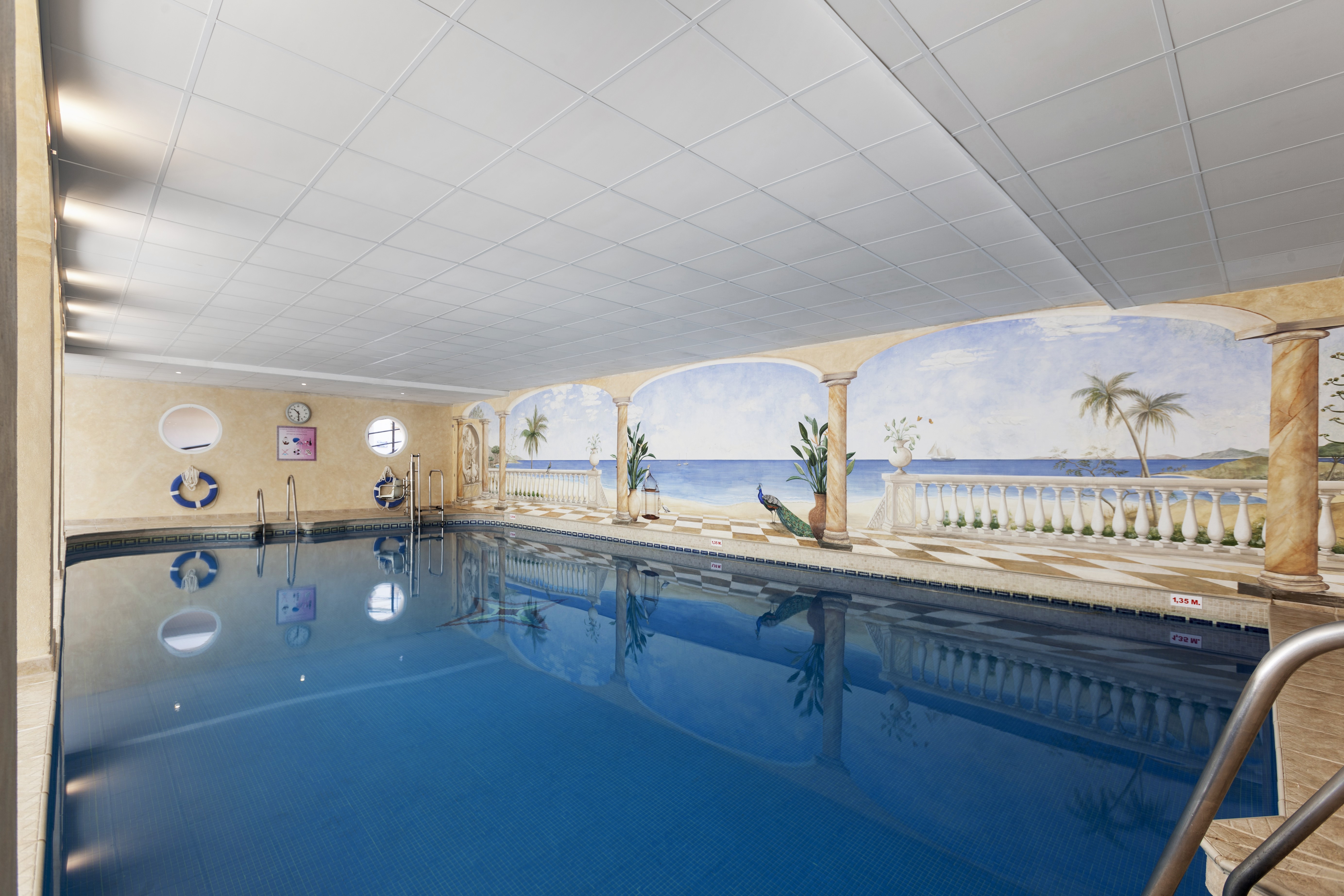 Club marbella crown resorts 