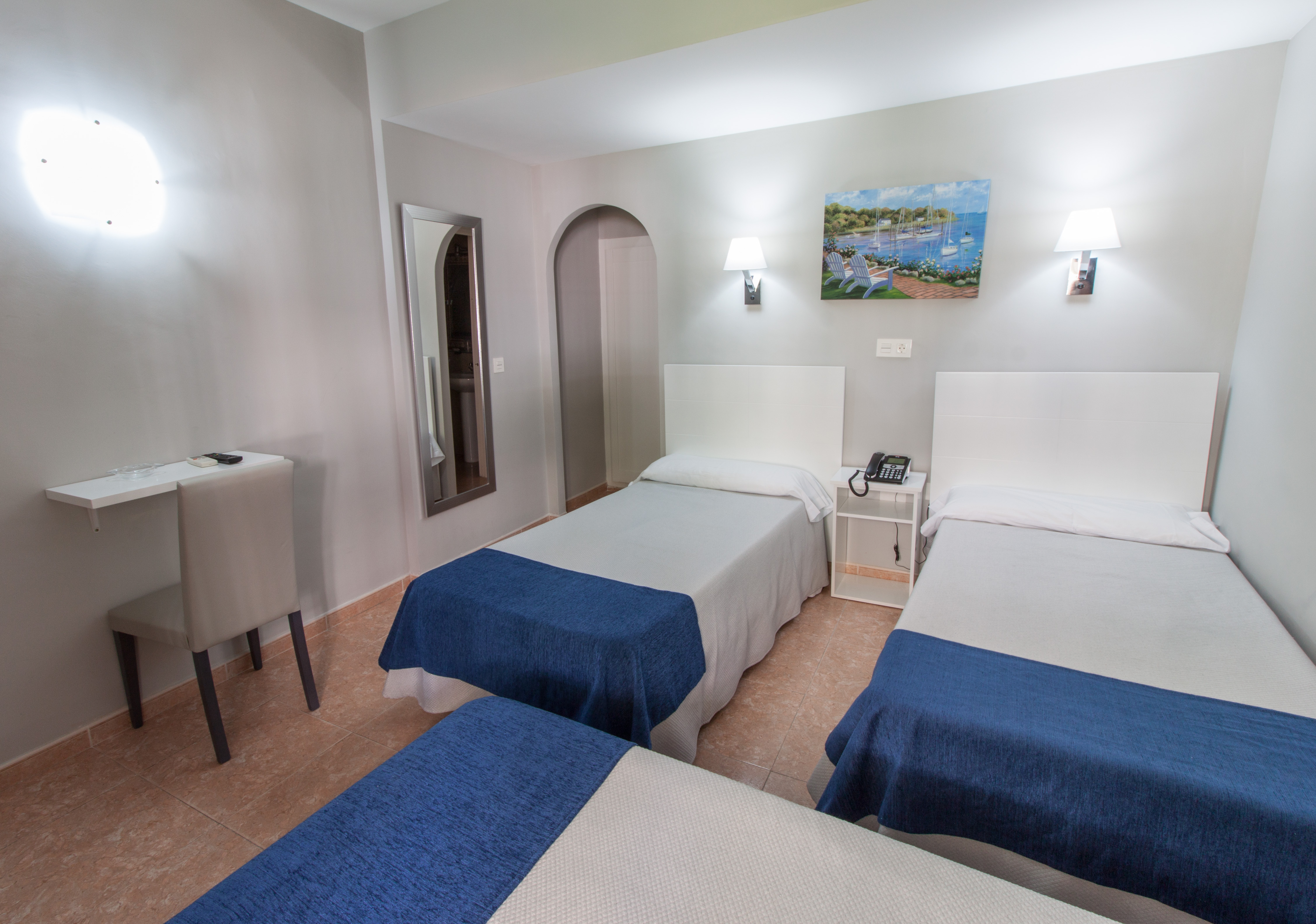 Chambre double ou lits jumeaux avec lit d'appoint