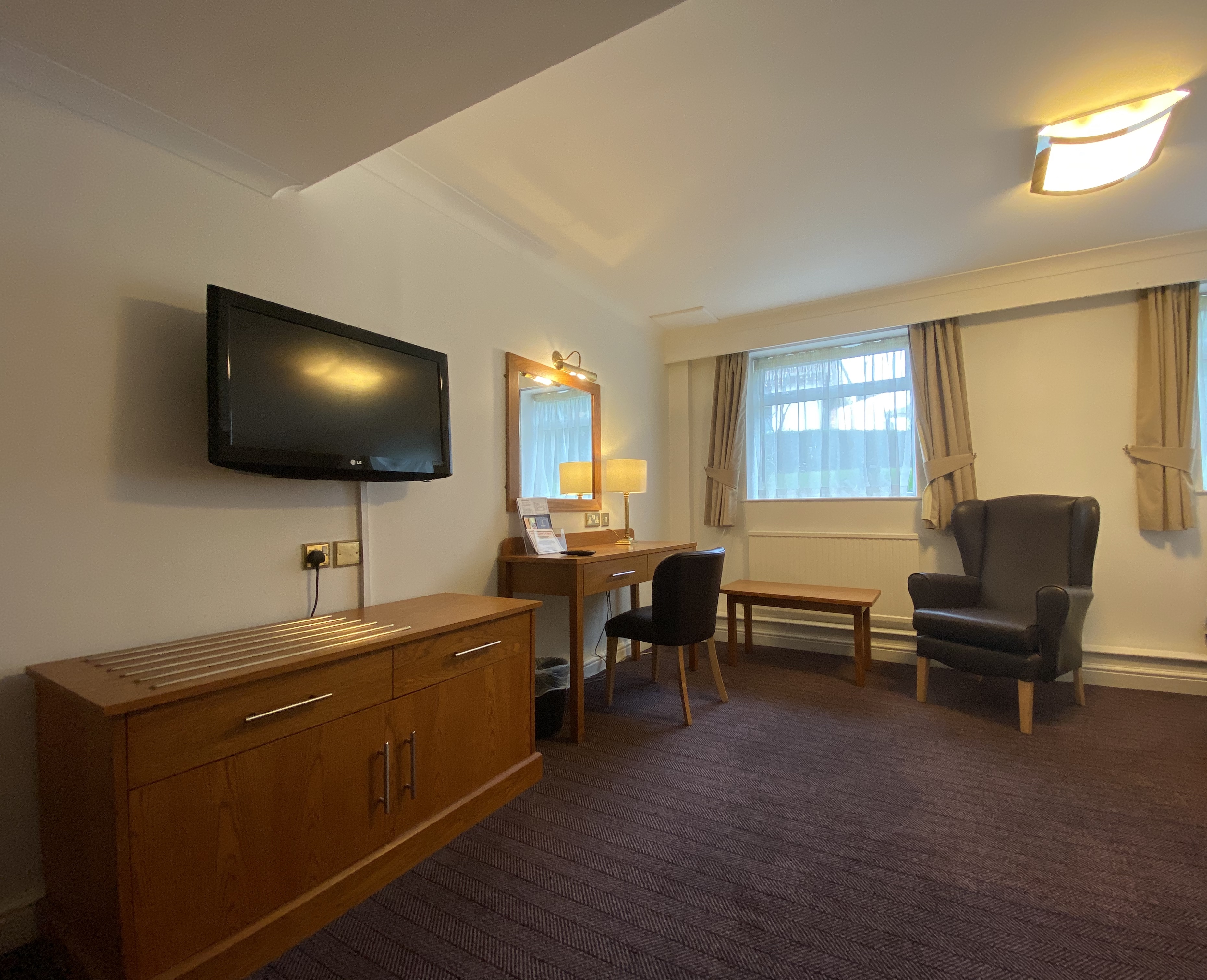 room detail thumbnail 1