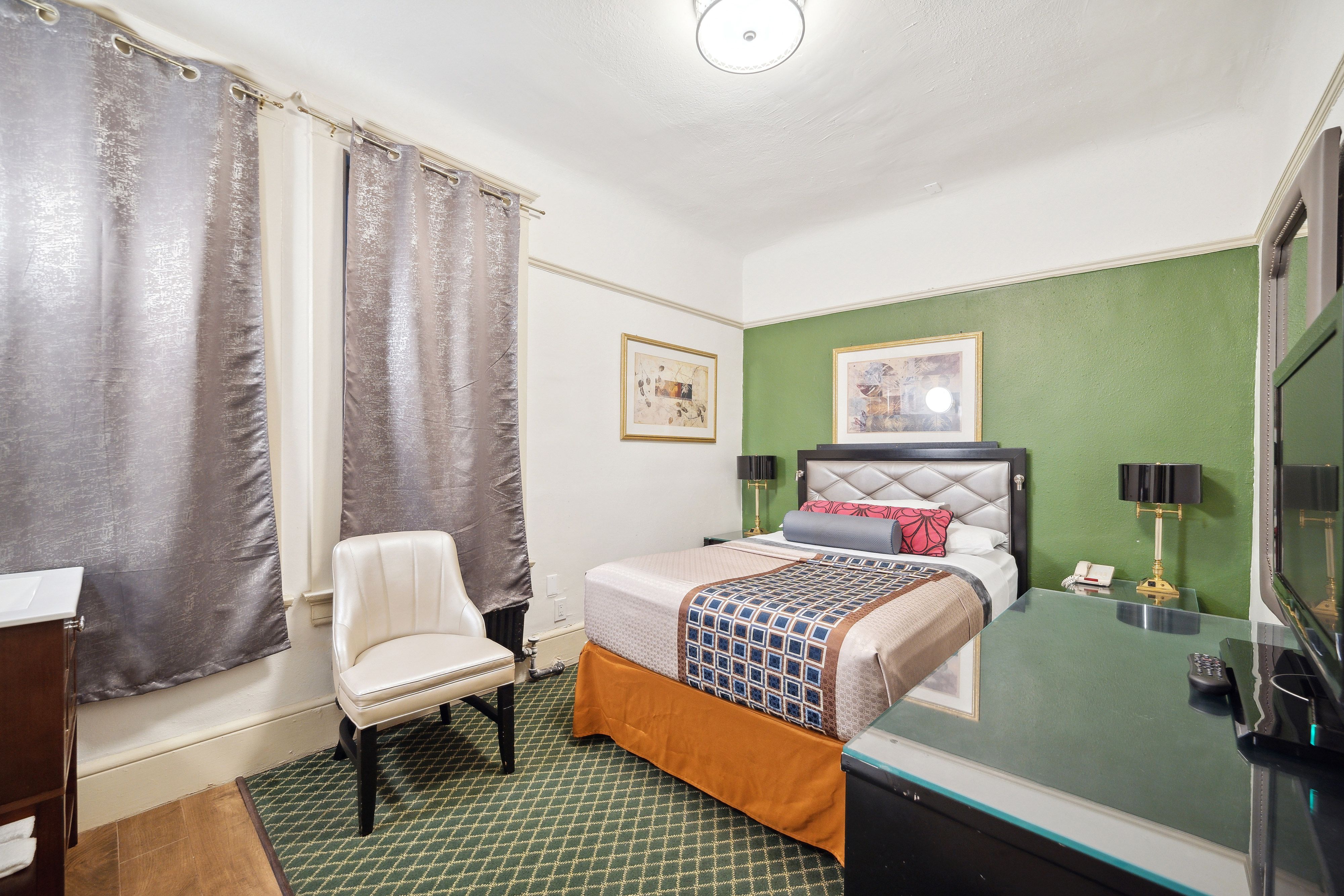 room detail thumbnail 0