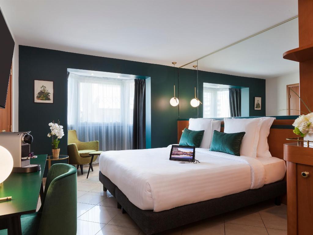 room detail thumbnail 1