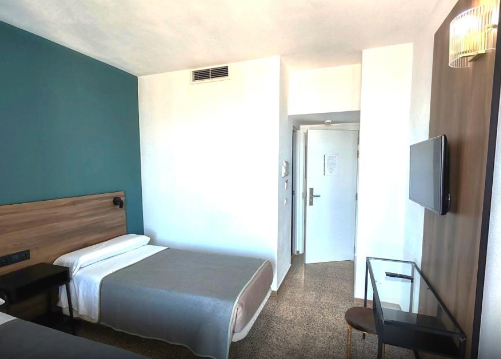 room detail thumbnail 1