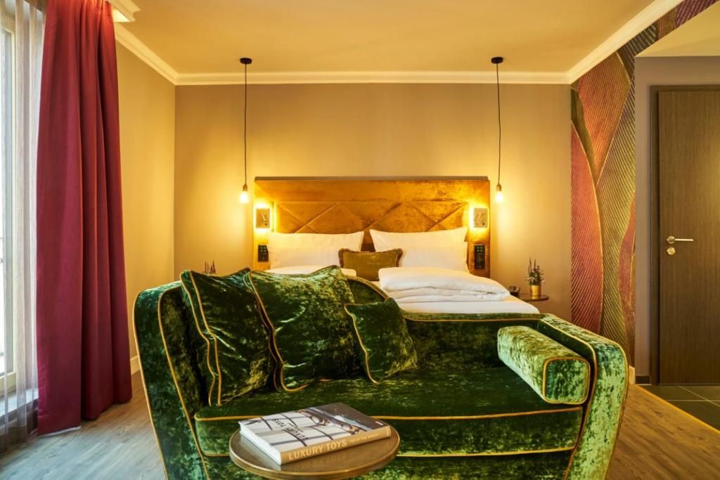 room detail thumbnail 2