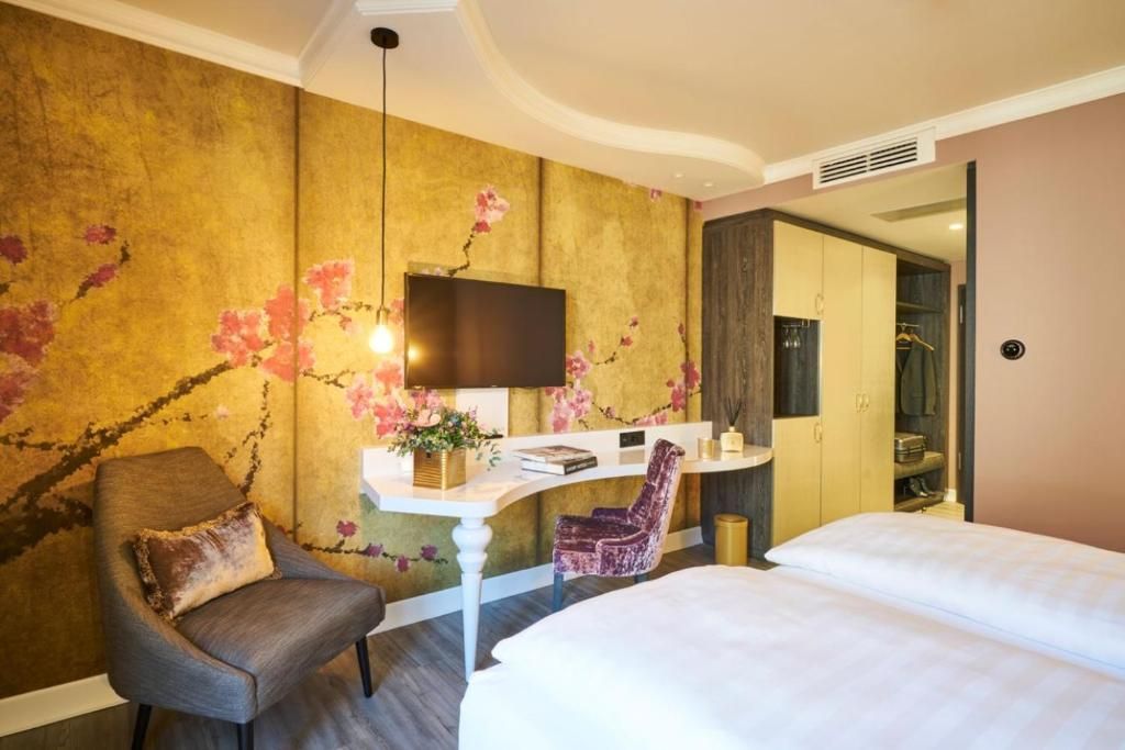 room detail thumbnail 2