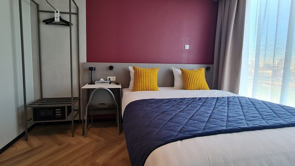 room detail thumbnail 1