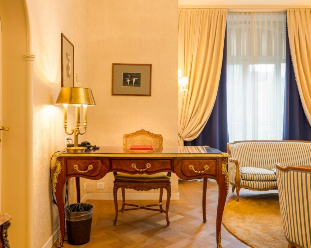 room detail thumbnail 1