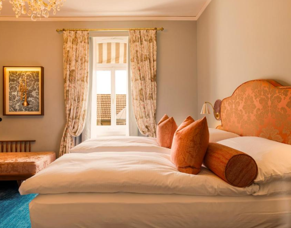 room detail thumbnail 1