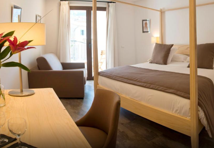 room detail thumbnail 2