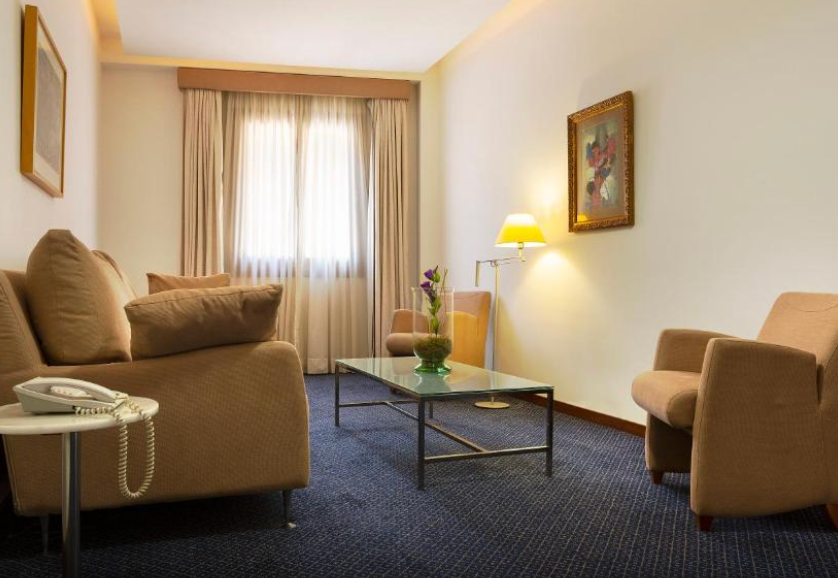 room detail thumbnail 1