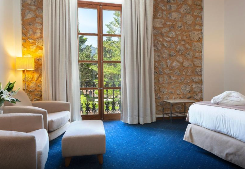 room detail thumbnail 1