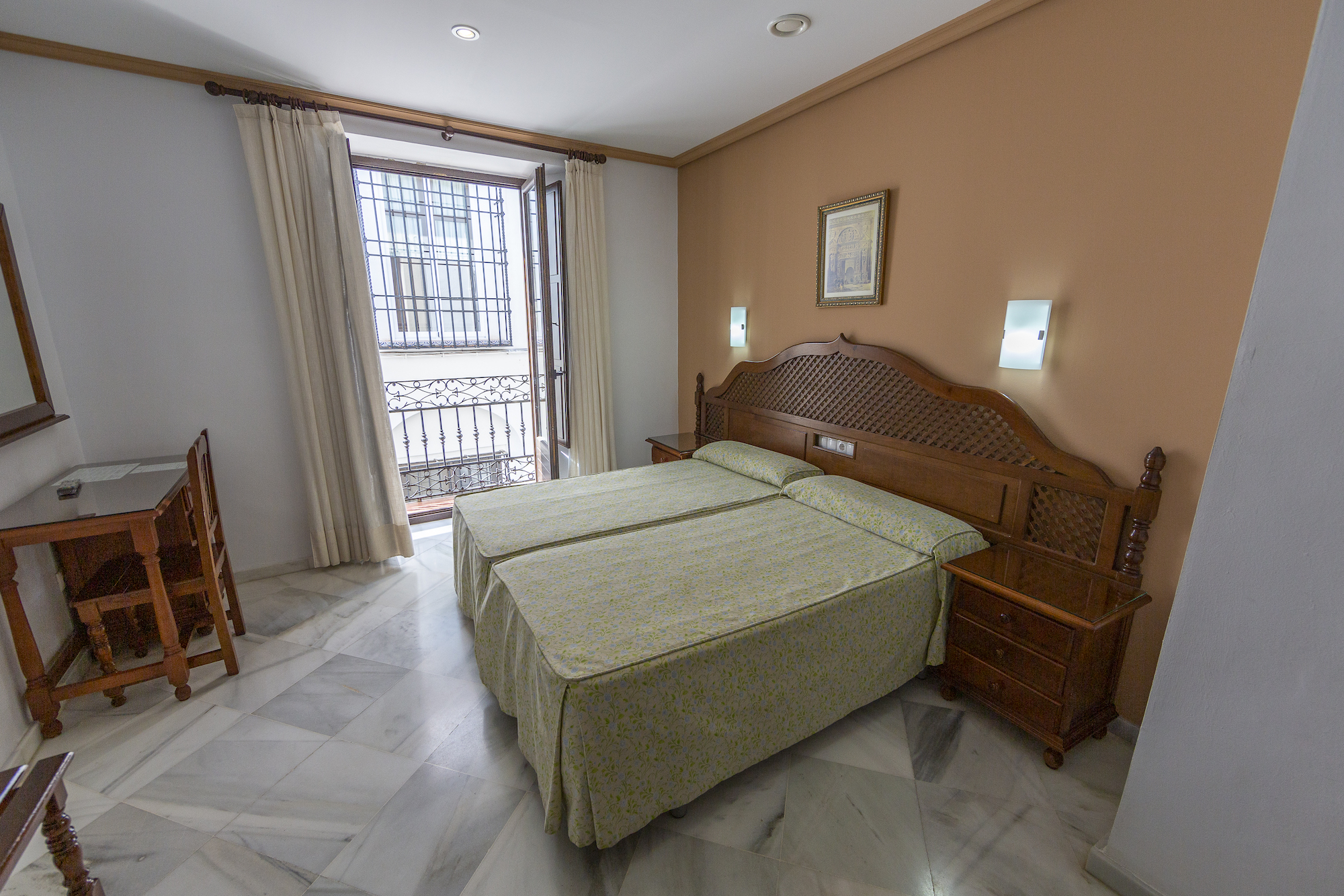 Double room with private bathroom