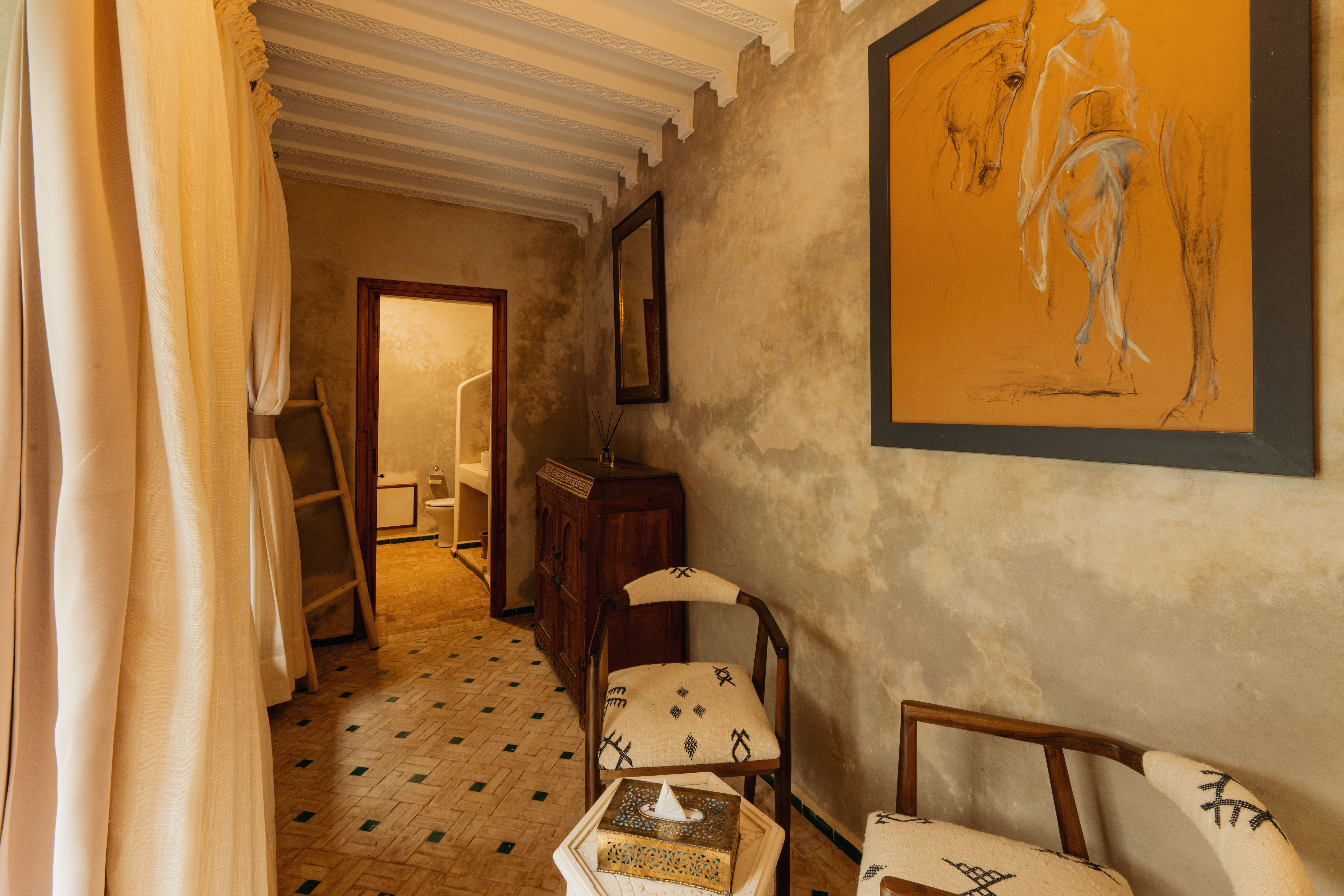 room detail thumbnail 2