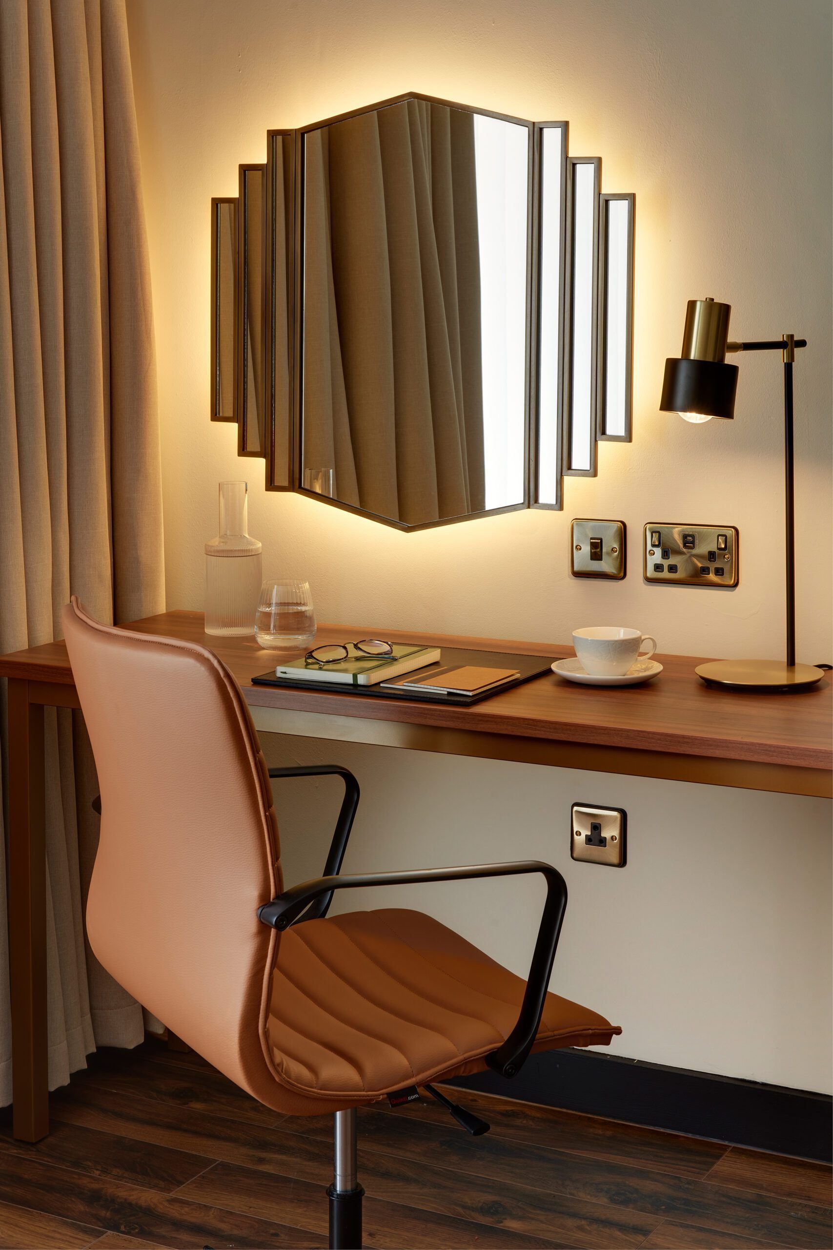 room detail thumbnail 2