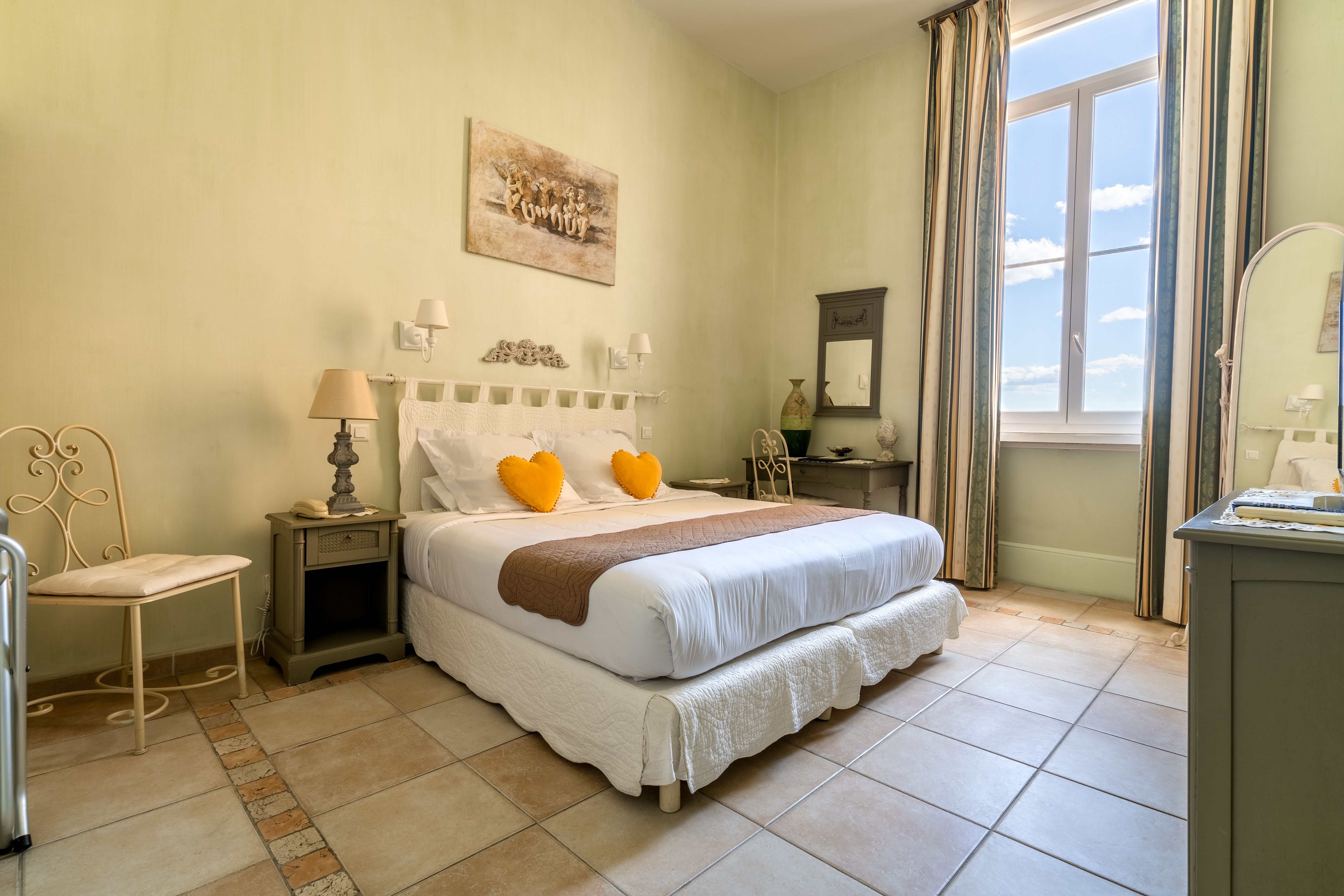 room detail thumbnail 0