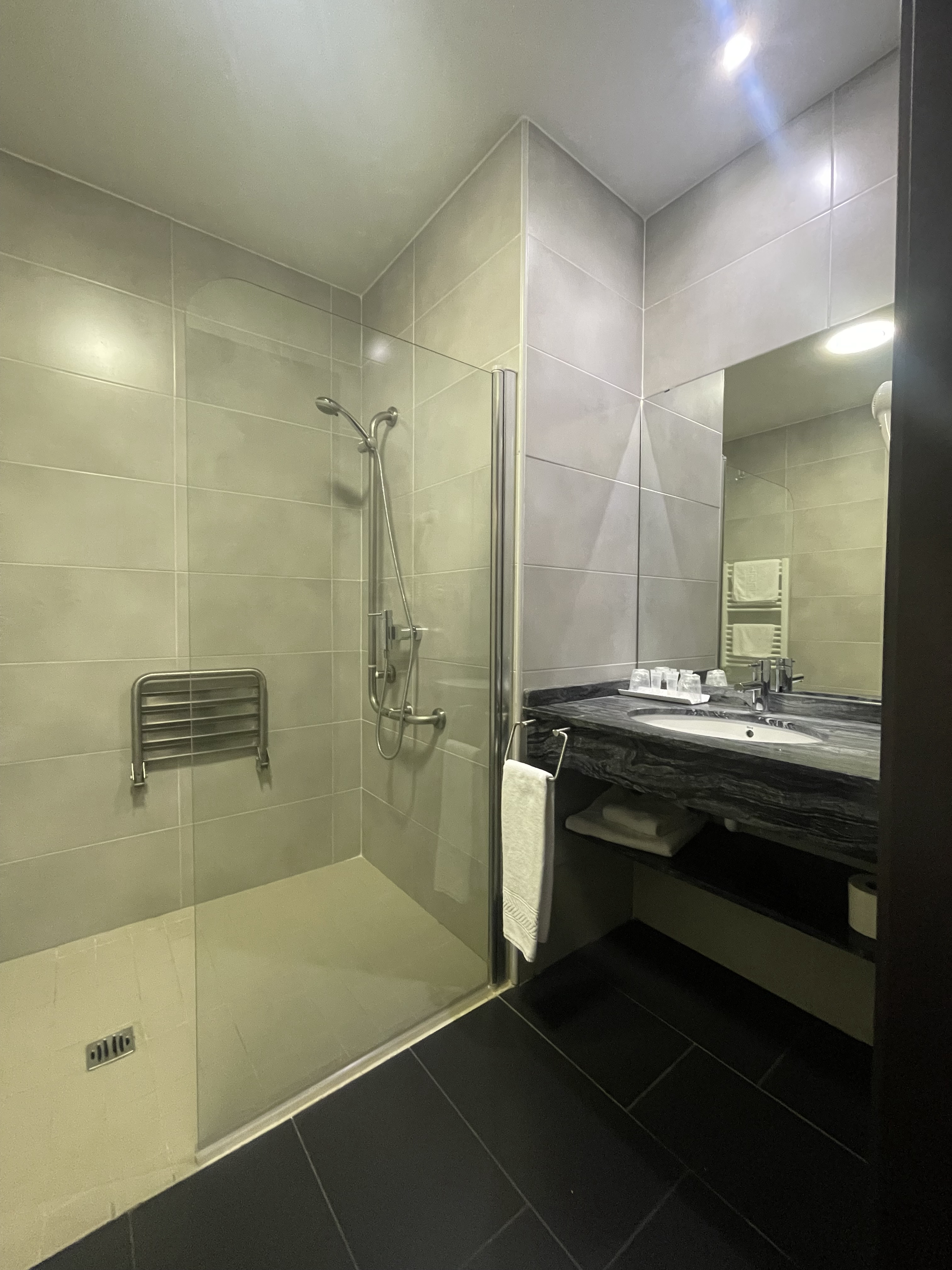 Hotel complejo leo 24h, Monesterio
