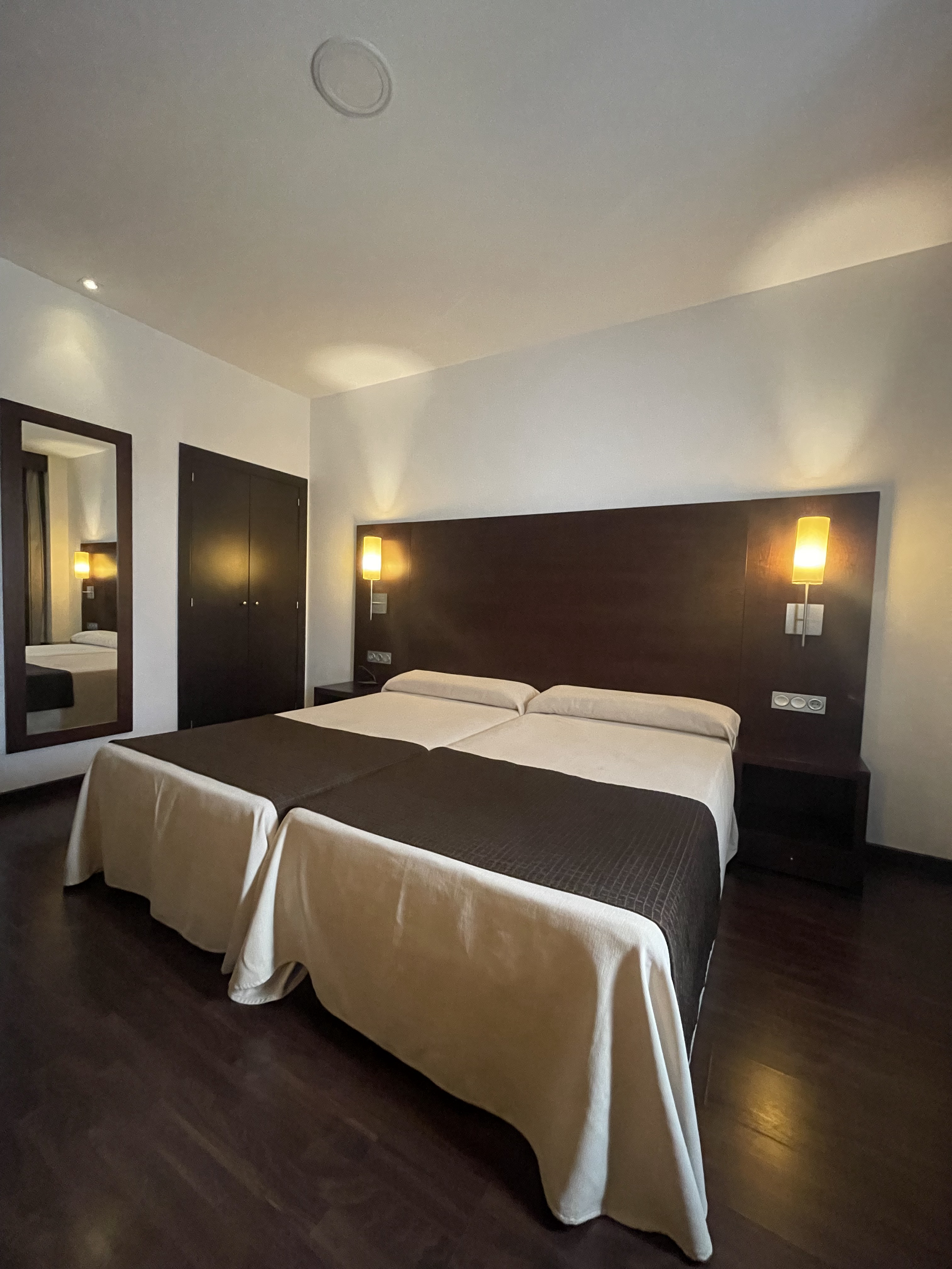 Hotel complejo leo 24h, Monesterio