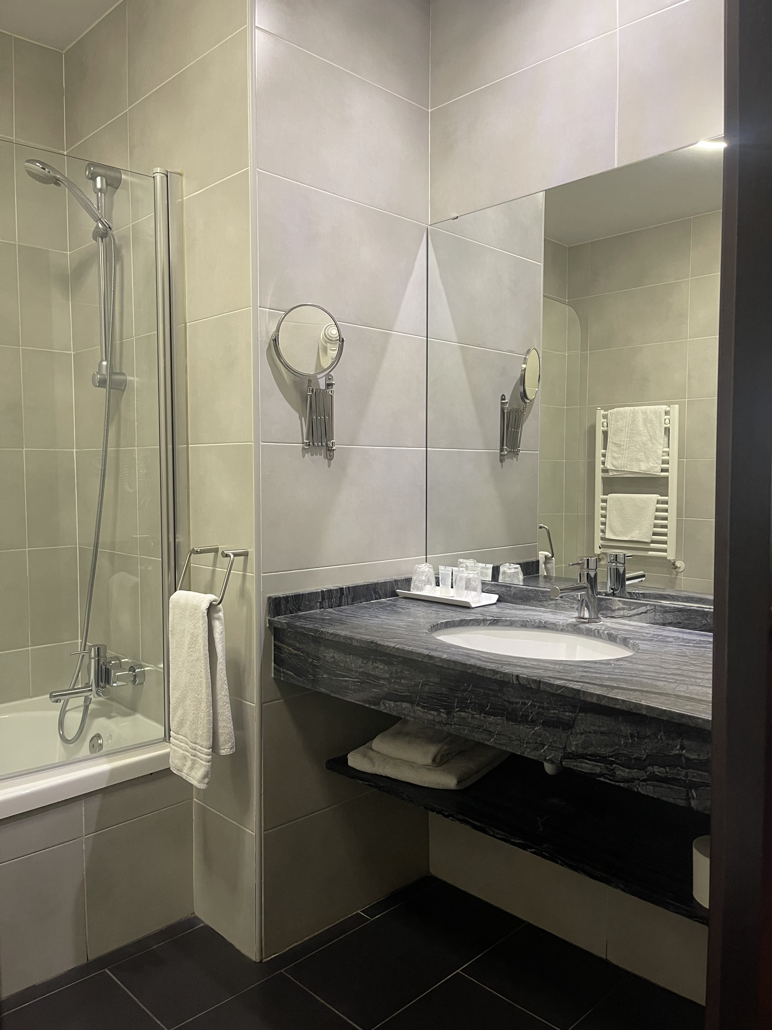 Hotel complejo leo 24h, Monesterio