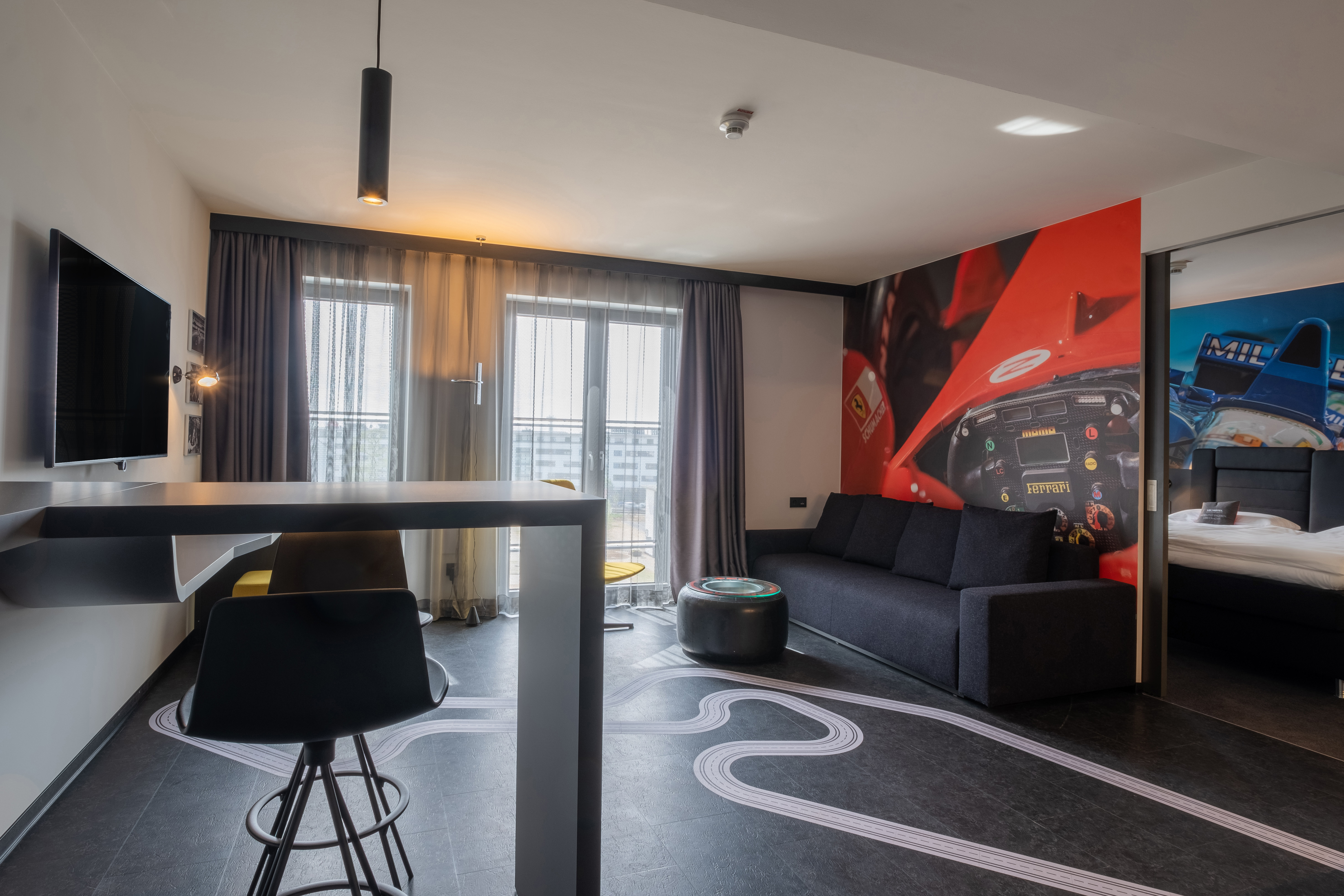 room detail thumbnail 1