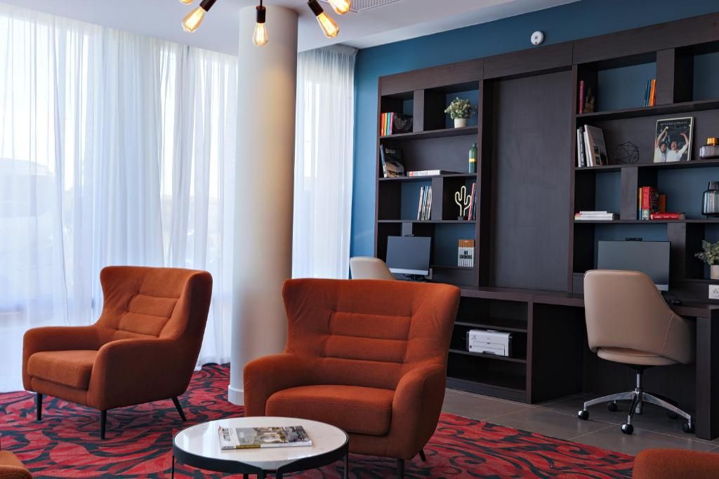 room detail thumbnail 1