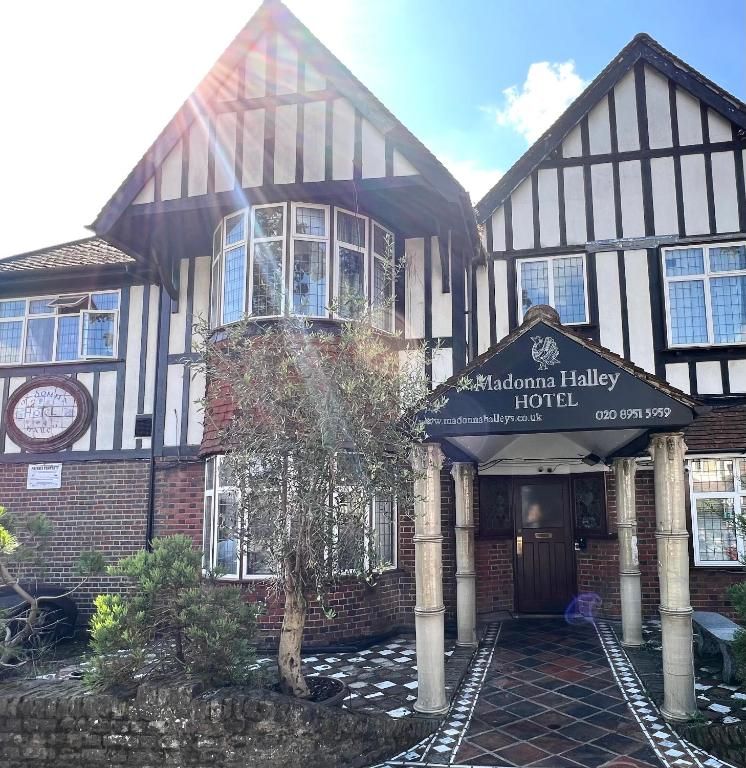 room detail thumbnail 2